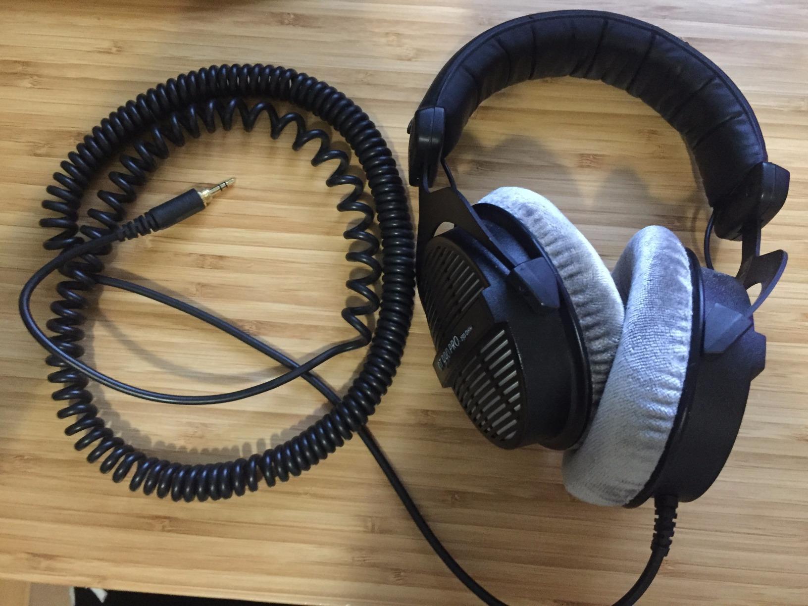 beyerdynamic DT 990 PRO, 250 Ohm, Open Back, Over Ear, Wired Professional Studio Headphones, Mixing, Music Production, Editing, Audiophile, 3m Straight Cable, Black with Black Velour Ear Pads customer photo 1