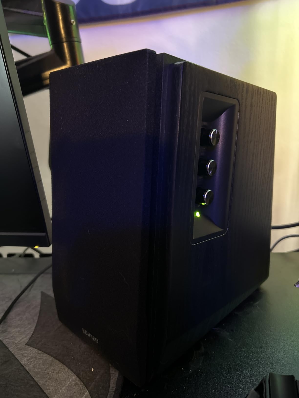 Edifier R1700BT Bluetooth Bookshelf Speaker - Active Near-Field Studio Monitors - Powered Speakers 2 Setup Wooden Enclosure - 66w RMS customer photo 1