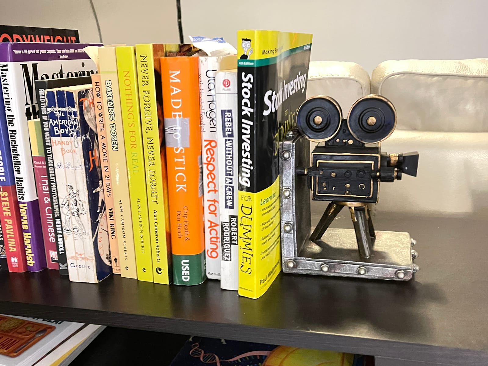 Bellaa Camera Bookends Vintage Decorative Resin Book Ends for Shelves Office, Home, Movie Film Projector, Hollywood Gift for Director, Producer, Actor, Antique Black Finish 26287 customer photo 2