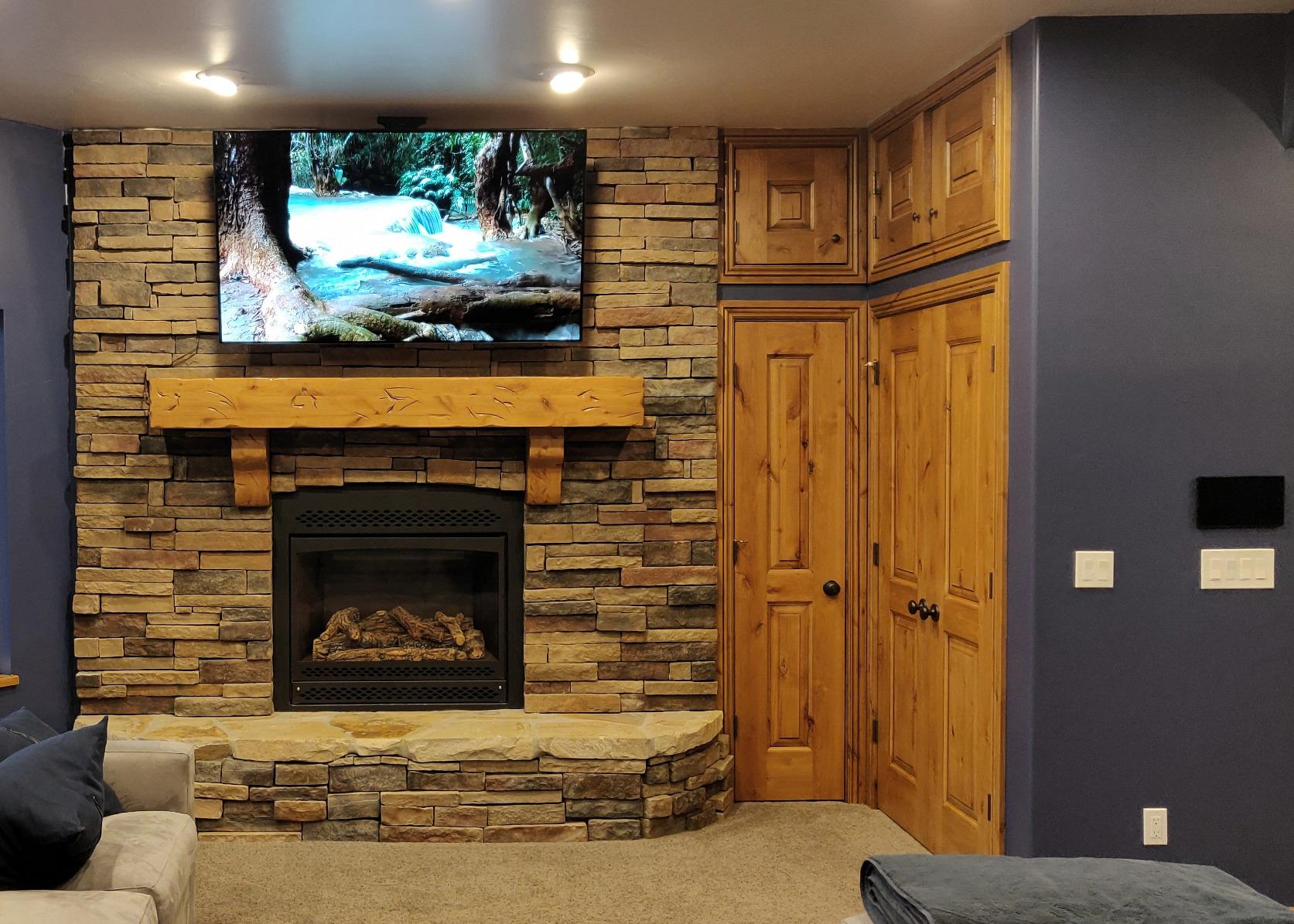 Mount-It! TV Ceiling Mount Bracket, Full Motion 360 Rotation, Fits 32-75 Inch Screens up to 110 lbs, VESA 200x200 to 600x400, Height Adjustable 22-36 Inches, Flat or Vaulted Ceilings, Black (MI-509B) customer photo 1