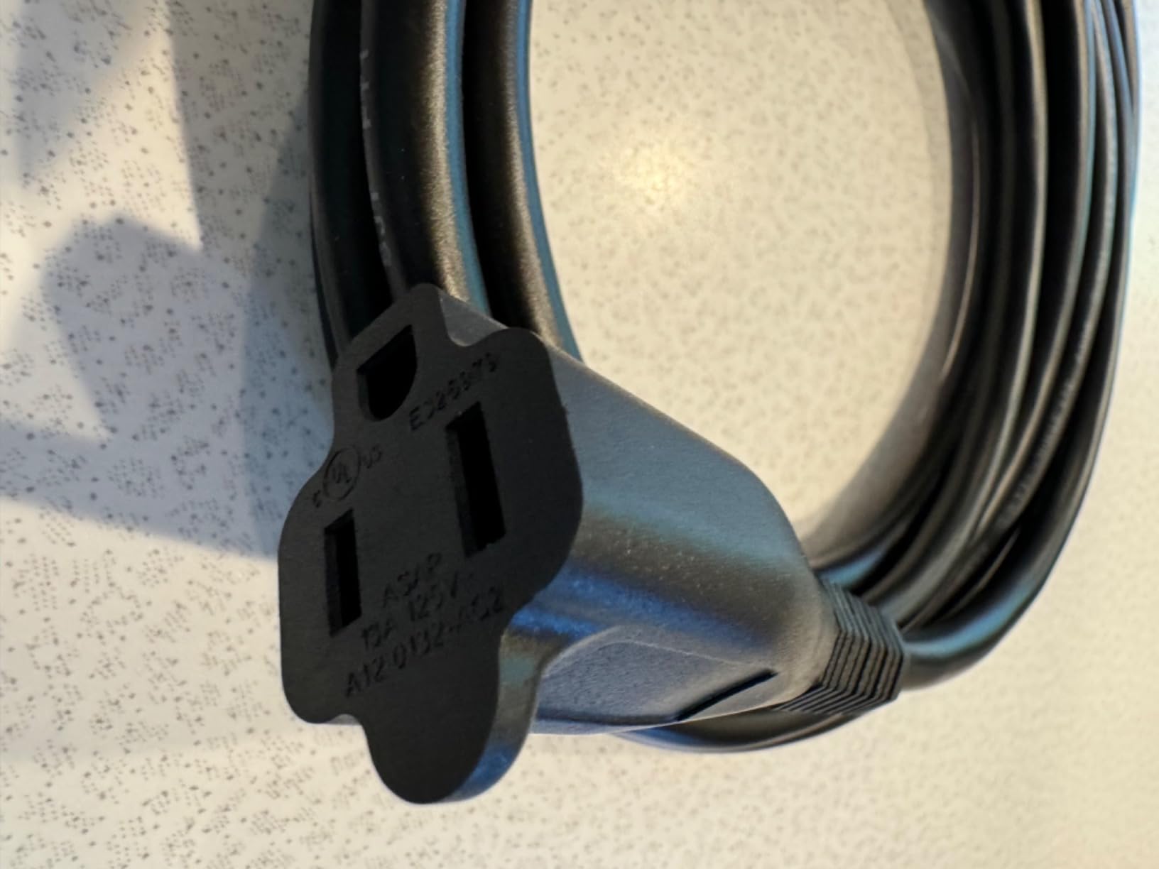 Amazon Basics Extension Cord, 20 Ft, 3 Prong Outlet Extender, Indoor, 13 Amps, 125V, 16 AWG, Black customer photo 2