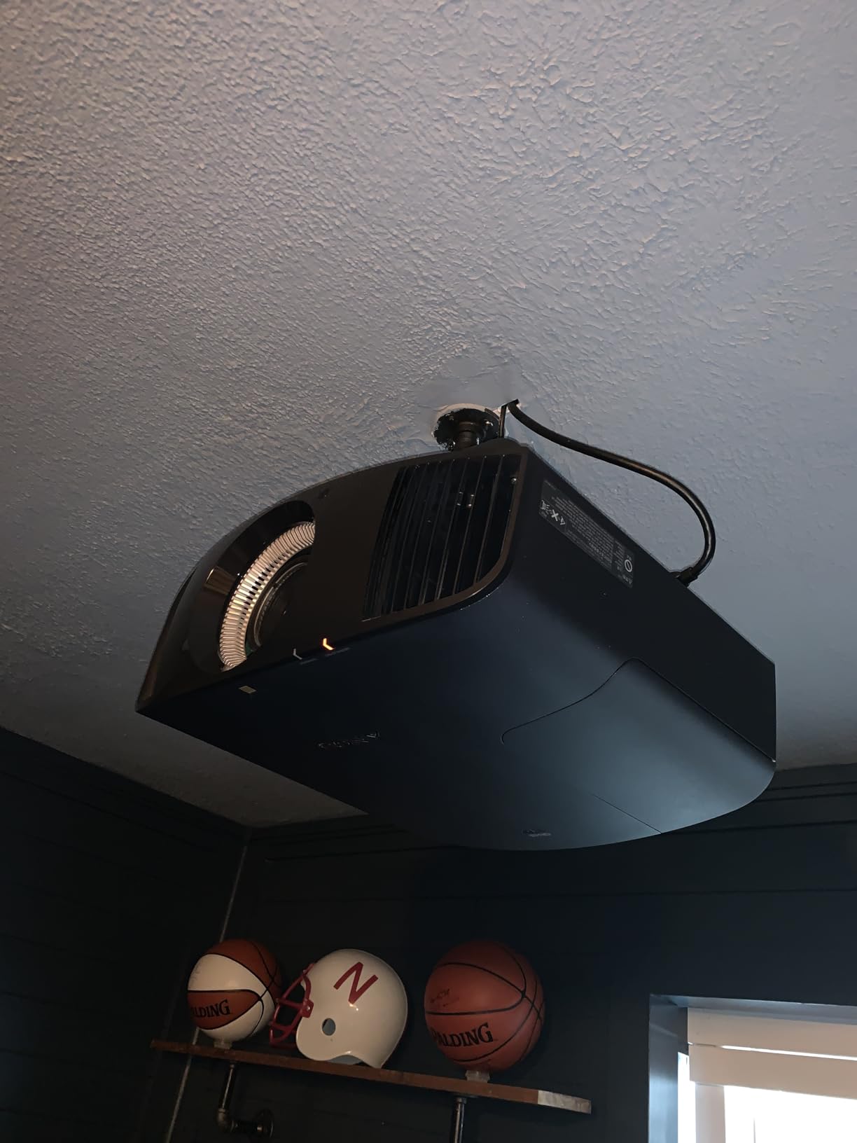Sony 4K HDR Home Theater Video Projector (VPLVW695ES) customer photo 2
