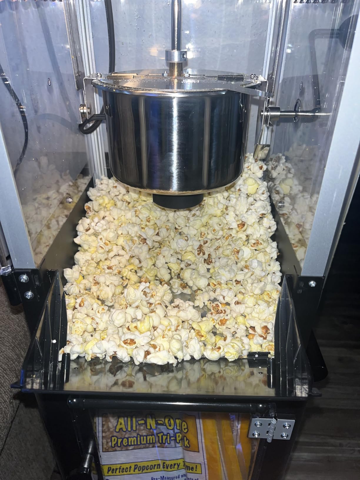 Nostalgia Popcorn Maker Machine - Professional Cart With 2.5 Oz Kettle Makes Up to 10 Cups - Vintage Popcorn Machine Movie Theater Style - Black customer photo 1