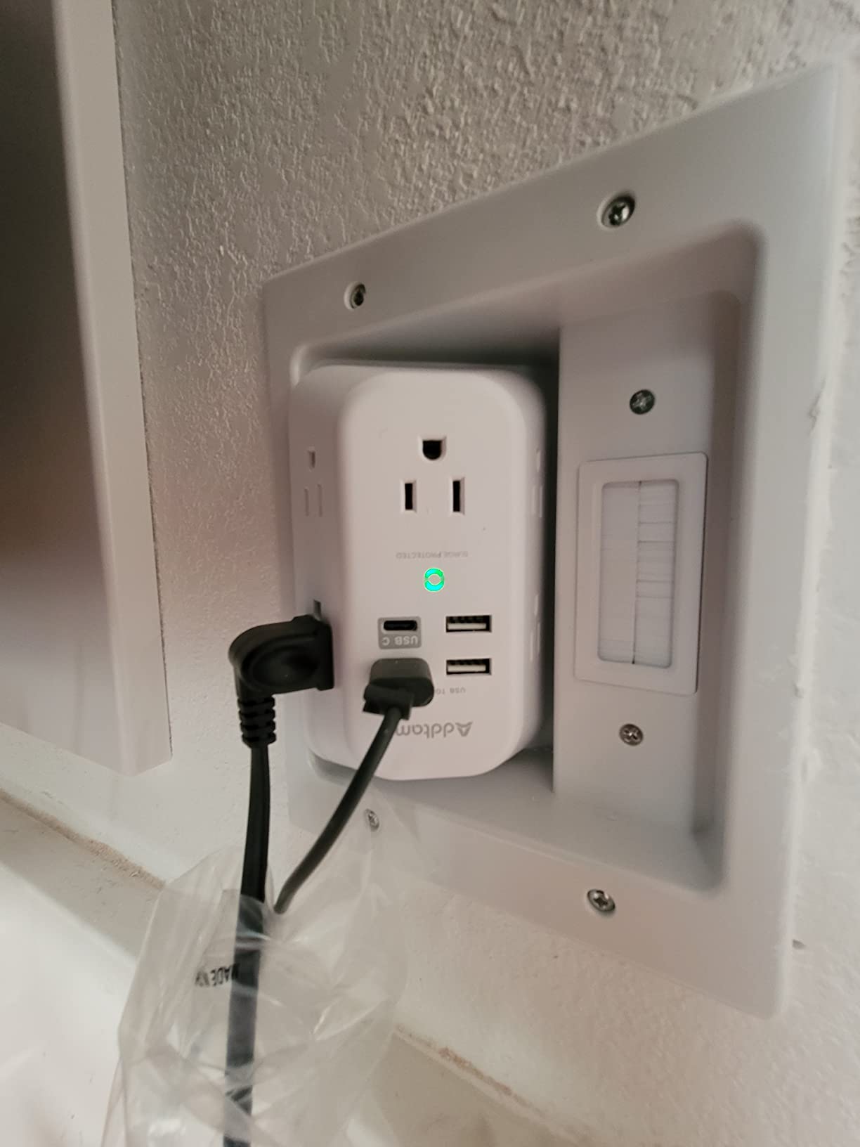 Legrand On-Q in-Wall TV Power Kit - Cable Management System with Recessed Outlet, Hides Wires for Wall-Mounted TVs, 6FT Power Cord, White, CPT306WV1 customer photo 1