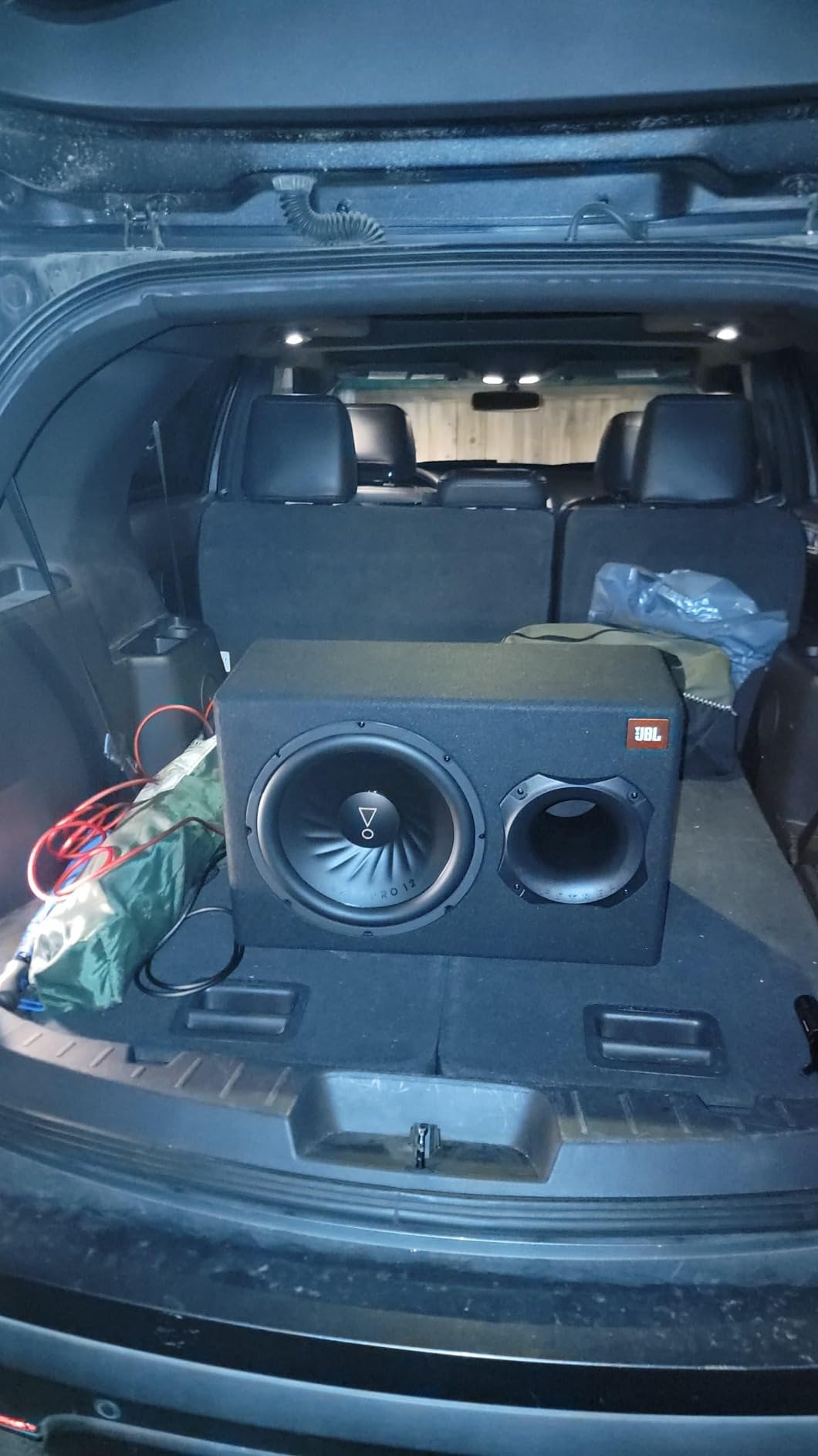 JBL SUBBP12AM - 12” amplified 12” Subwoofer with Sub Level Control, Black customer photo 1