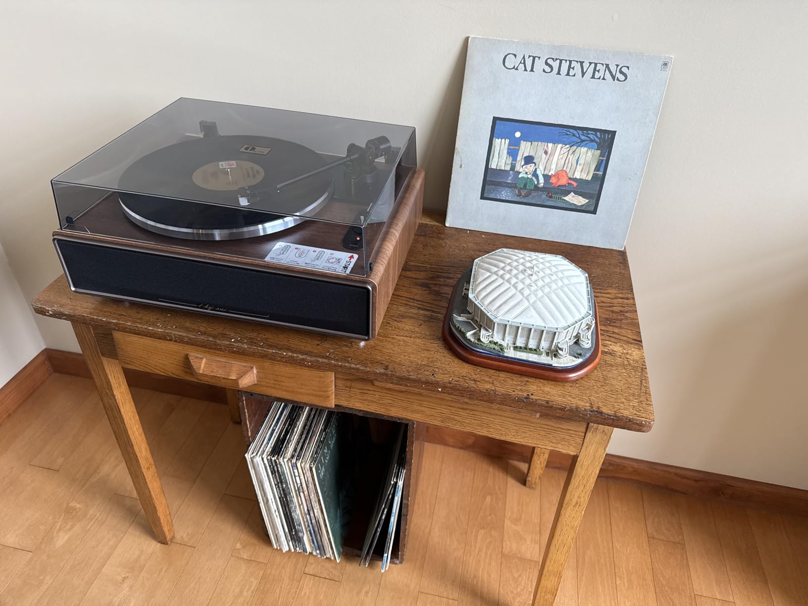 1 BY ONE High Fidelity Belt Drive Turntable with Built-in Speakers, Vinyl Record Player with Magnetic Cartridge, Wireless Playback and Aux-in Functionality, Auto Off customer photo 2