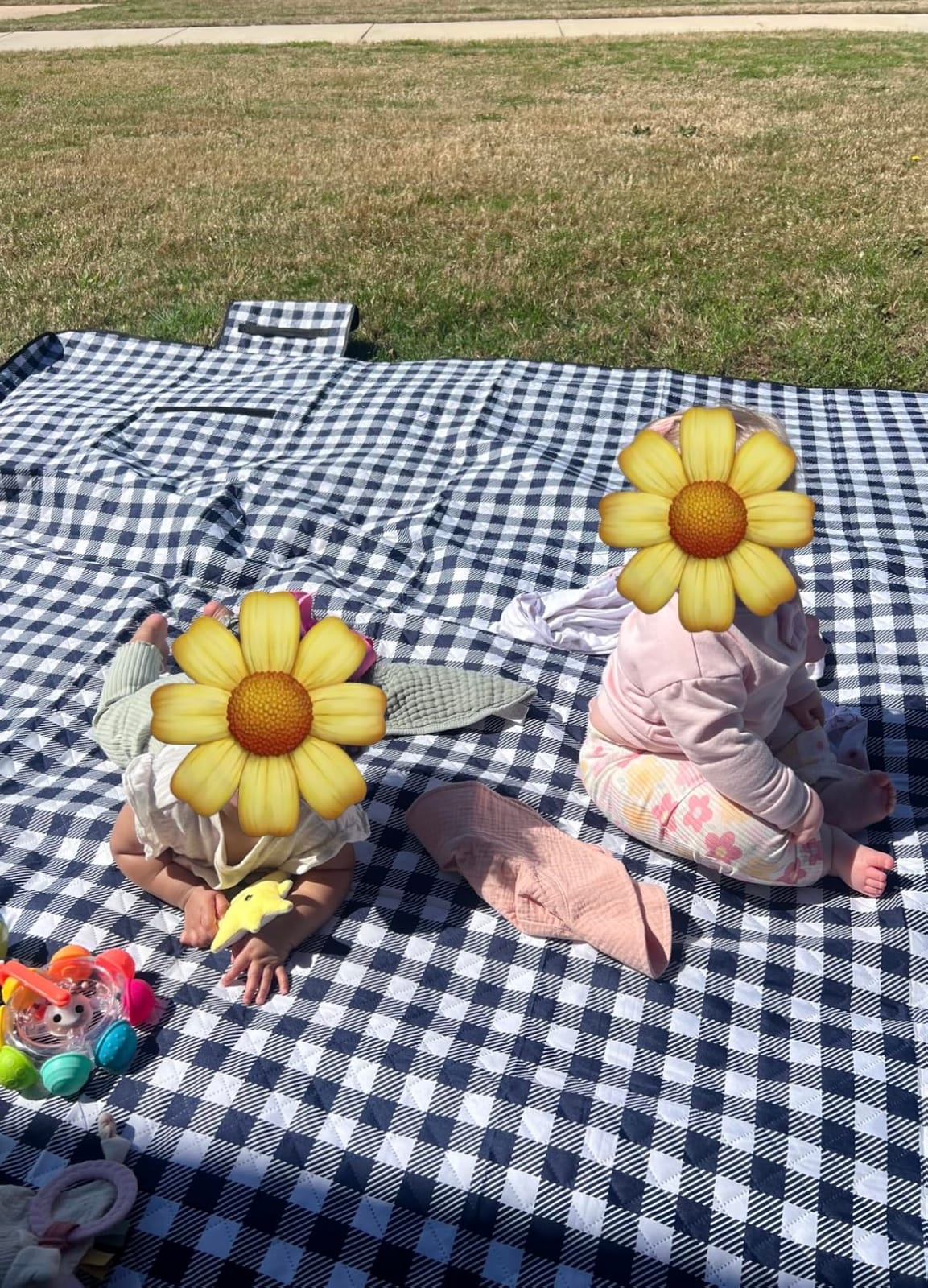 ZAZE Extra Large Picnic Outdoor Blanket, 80''x80'' Waterproof Foldable Blankets customer photo 1