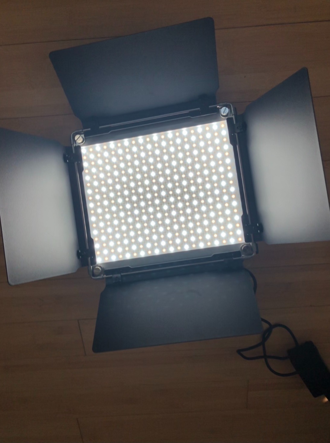NEEWER 660 PRO RGB LED Video Light with App Control/Barn Door/U Bracket | 360 Full Color, CRI 97+, 50W Panel Studio Light customer photo 2