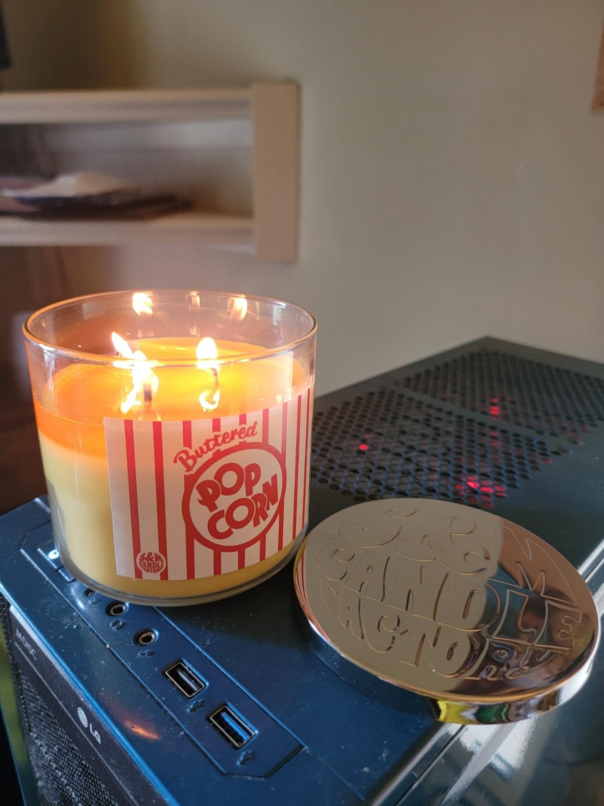 Premium All Natural Soy Candle - Buttered Popcorn Scent - Movie Night (Large 3 Wick) customer photo 1