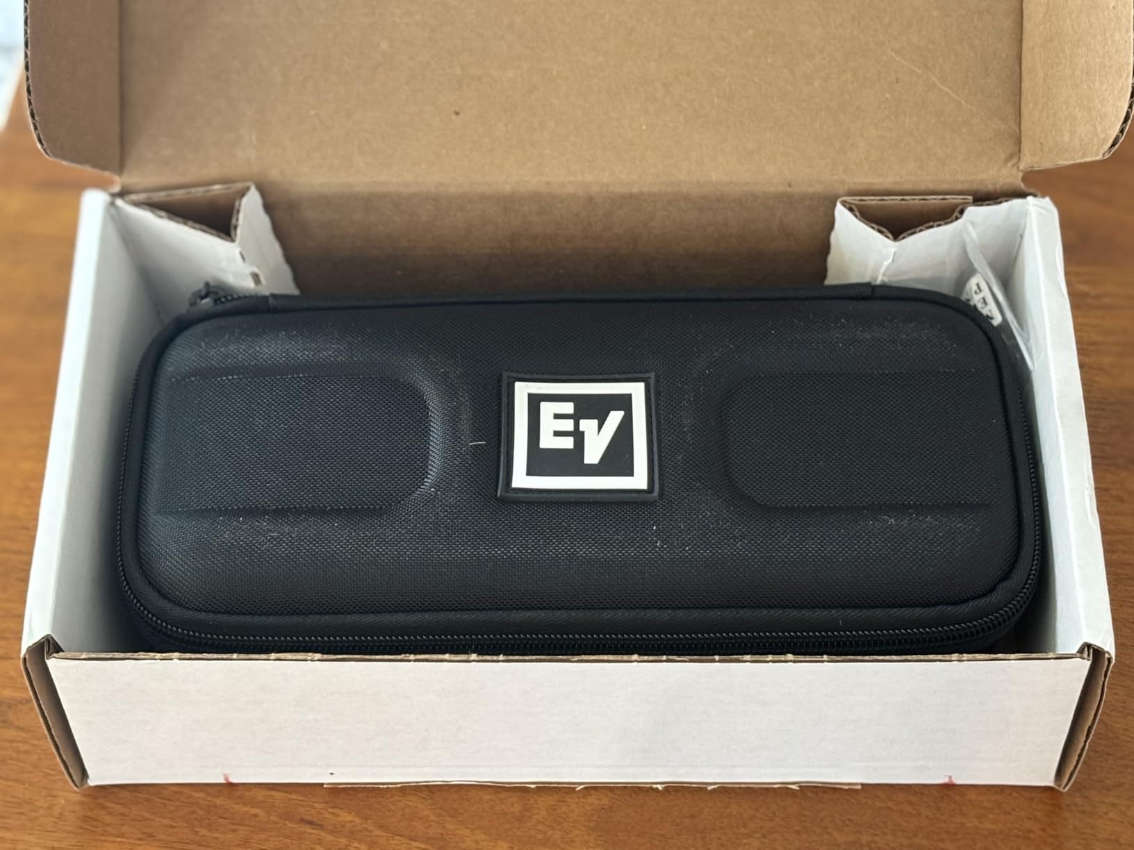 Electro-Voice RE20-BLACK Dynamic Broadcast Announcer Microphone, Black | Variable-D XLR mic for podcasting, streaming, voiceover, radio and studio recording with internal pop filter customer photo 1