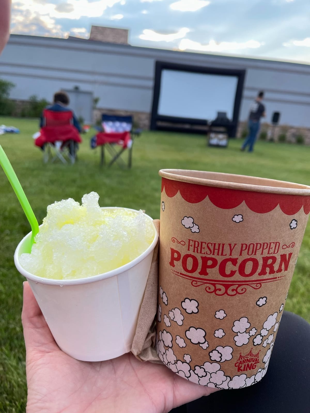 Stock Your Home 32 Oz Kraft Popcorn Buckets (25 Count) - Greaseproof Vintage Style Disposable Popcorn Containers for Movie Theaters, Amusement Parks, Concession Stands & Themed Parties customer photo 2