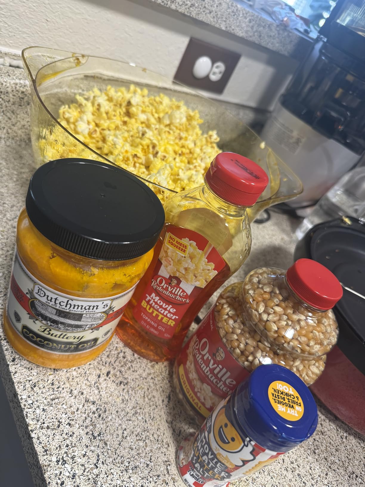 Dash SmartStore Deluxe Stirring Popcorn Maker - Hot Oil Electric Popcorn Popper with Butter-Warming Tray, Clear Serving Bowl, Storage Lid & Measuring Cup - 24 Cups, Aqua customer photo 1