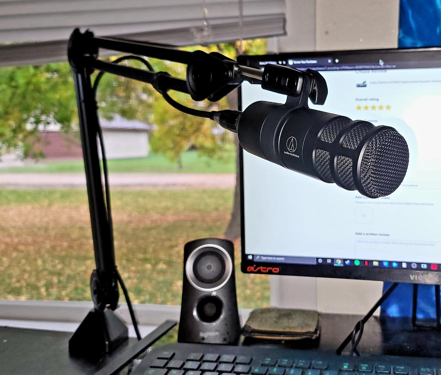 Audio-Technica AT2040 Hypercardioid Dynamic Podcast Microphone customer photo 1