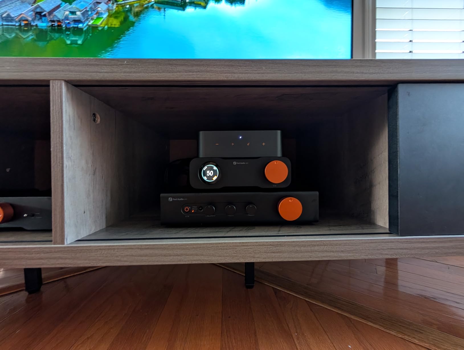 Polk Audio Signature Elite ES20 Bookshelf Speaker Pair, Contemporary Walnut customer photo 2