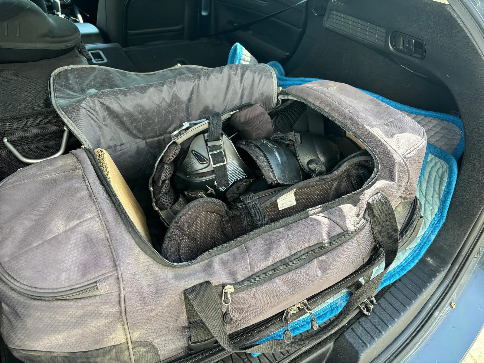 High Sierra 34” Wheeled Rolling Duffle Bag, Lightweight and Durable Weekender Travel Duffle bag with Recessed telescoping pull handle, 89L Capacity, Black customer photo 1