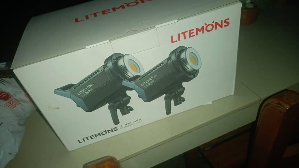 Godox Litemons LA200Bi 210W Bi-Color LED Video Light 79200 Lux @1M, 2800K-6500K, CRI 96+, TLCI 97+, Bowens Mount, 11 FX, App Control, Lightweight Studio LED Light for Photography & Filmmaking customer photo 1