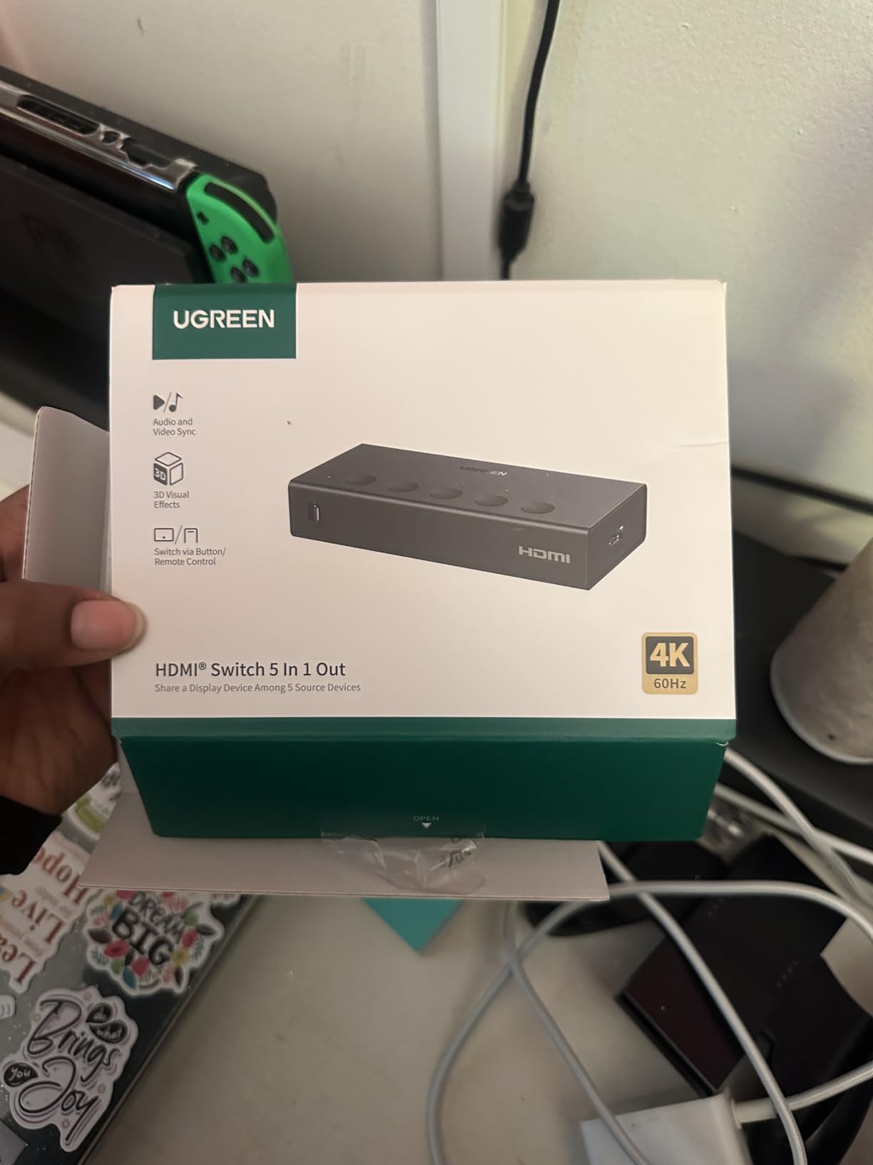 UGREEN HDMI Switch 5 in 1 Out, 4K@60Hz, with Remote, HDR, VRR, 3D, Black | HDCP 2.2, CEC, HDMI Splitter, Compatible with PS5/4, Xbox, Switch 2, Roku TV, Fire Stick, Laptop, Ideal for Gaming, Working customer photo 2