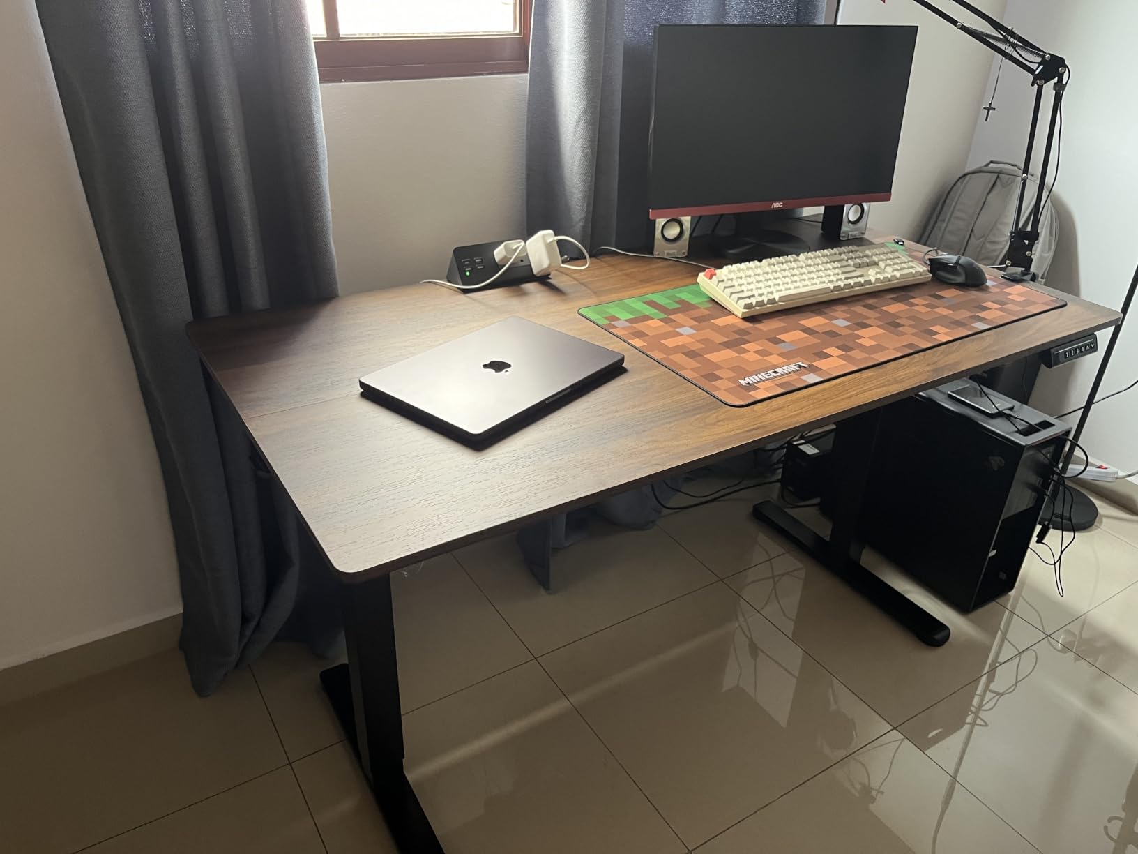 ErGear 48 X 24 Inch Height Adjustable Electric Standing Desk, Black customer photo 1