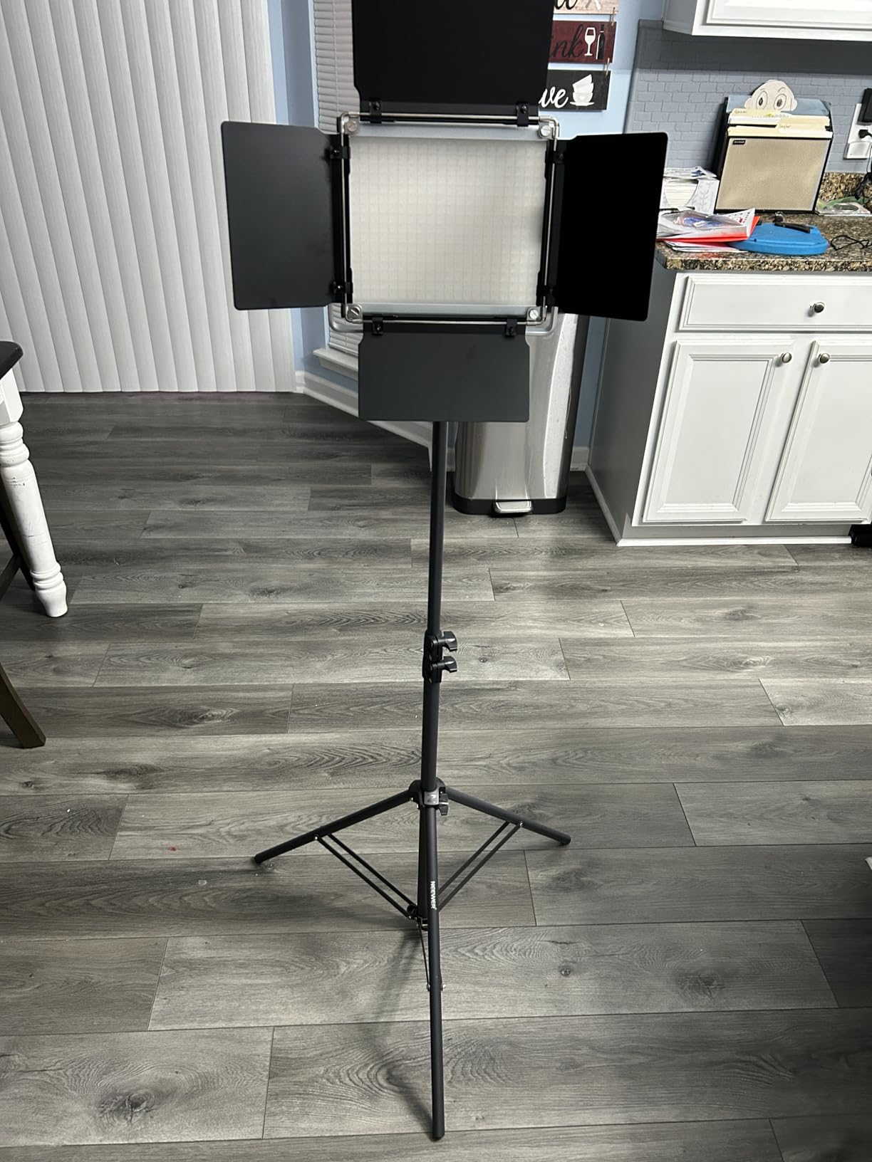 NEEWER Upgraded 660 PRO II RGB LED Video Light w App Control Tripod Stand | 2 Pack Kit, 50W, CRI97+, 3200K-5600K customer photo 2