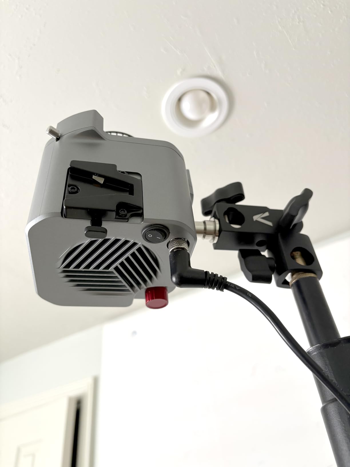 amaran COB 60xS Video Lighting Bi-Color COB Video Light LED Light | Bowens Mount point-source LED Studio Light, SSI (D56) of 87, 33,300 lux @ 1m, App Control, 9 Lighting FX customer photo 1