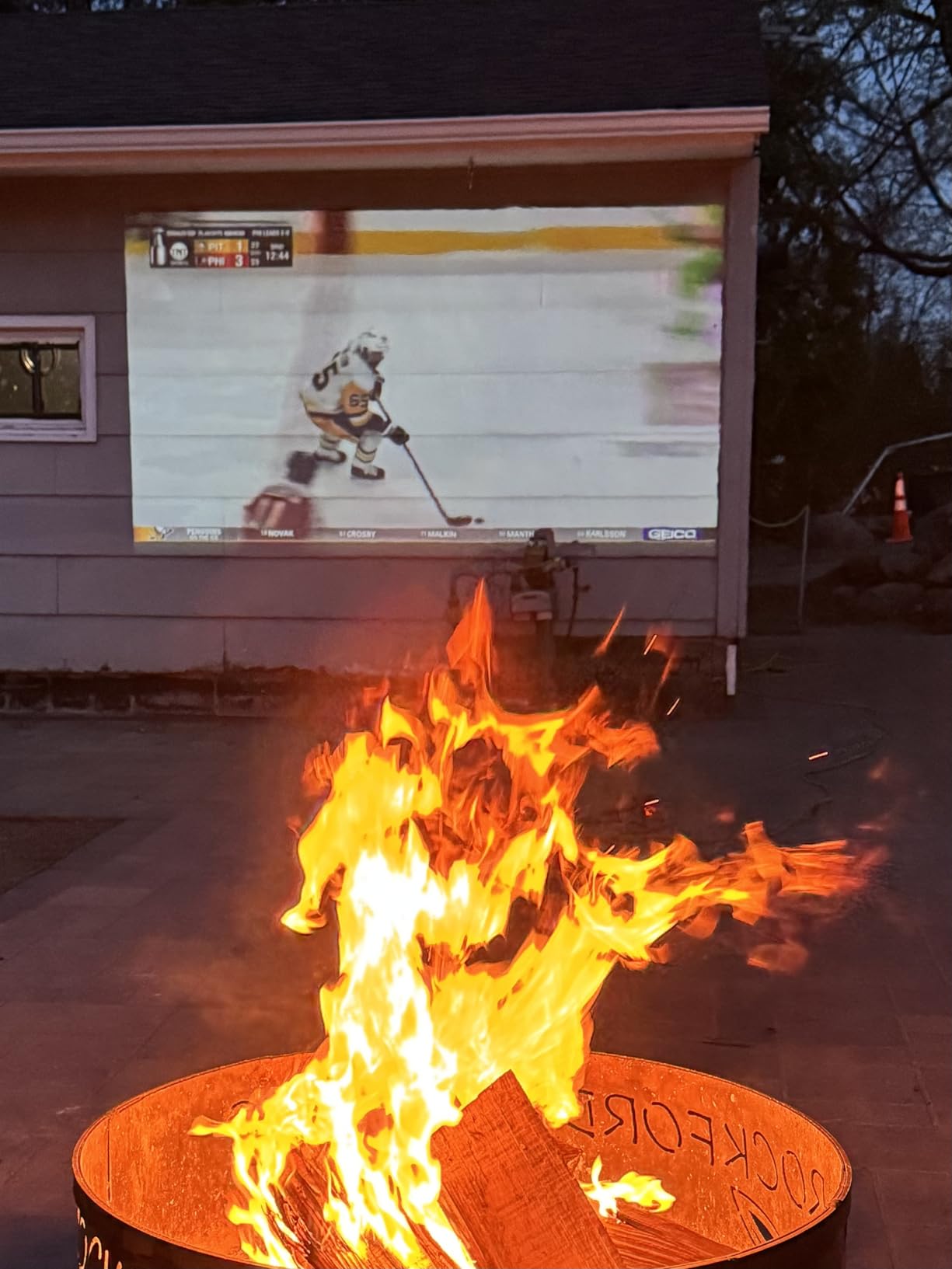 NEBULA Mars 3 Outdoor Portable Projector, 5H Battery | 1000 ANSI Lumens, AI-Powered Image, 200 Inch Home Theater, Android TV, for Backyard, Office and Business, and Camping customer photo 1