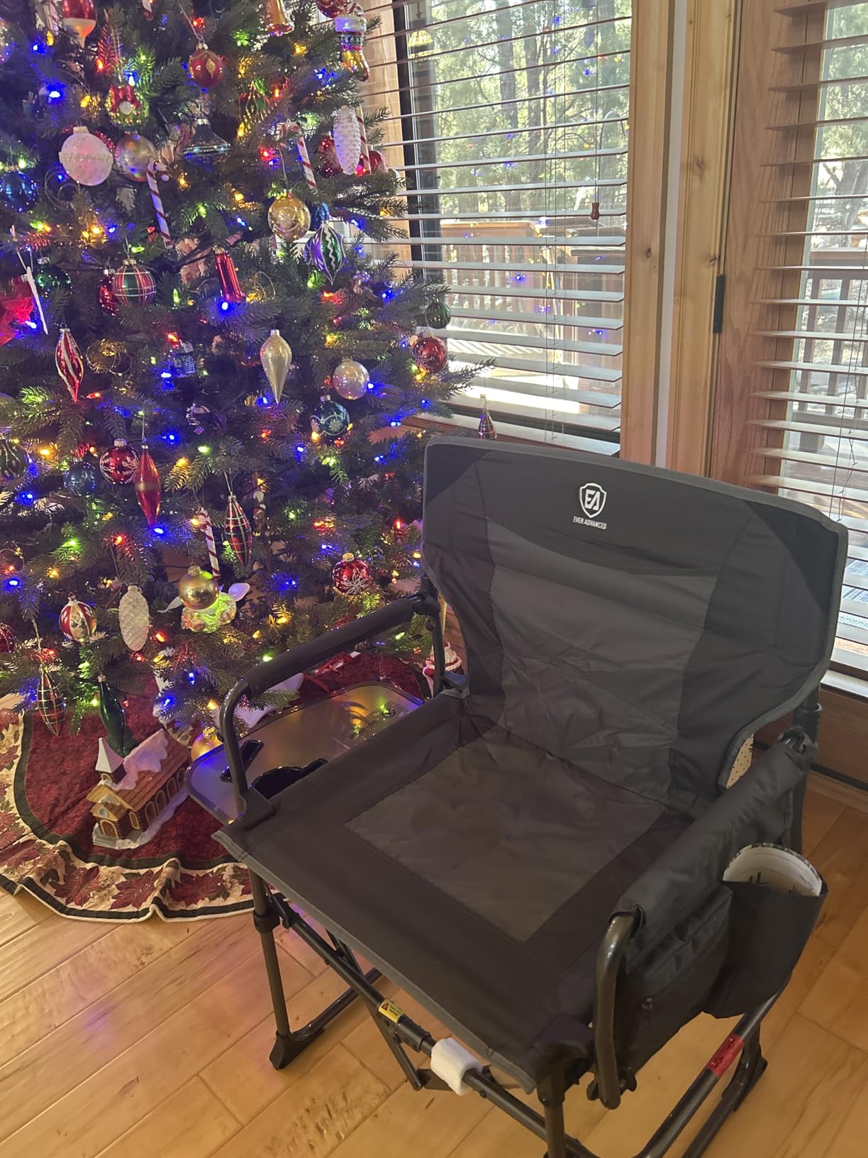 EVER ADVANCED Camping Directors' Chair with Side Table, Portable Folding with Compact Size, Heavy Duty Lawn Chair with Pocket for Camping, Lawn, Sports and Fishing, 400lbs, Black customer photo 1
