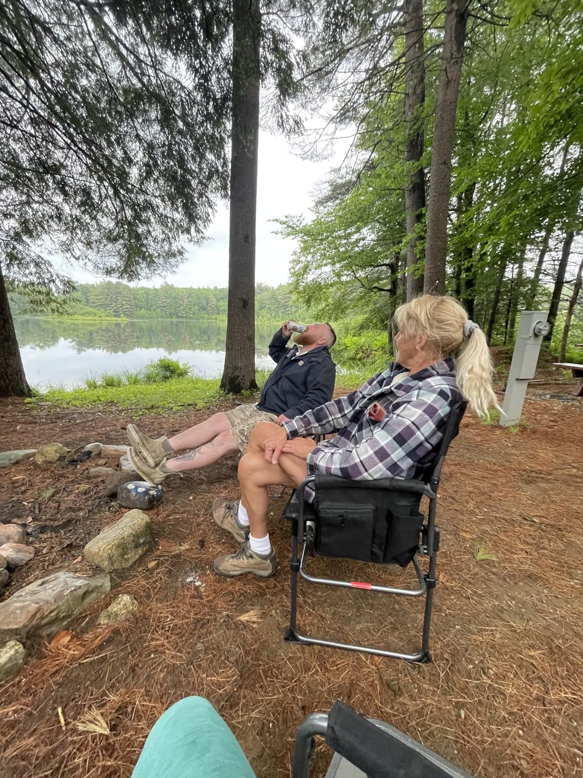 EVER ADVANCED Camping Directors' Chair with Side Table, Portable Folding with Compact Size, Heavy Duty Lawn Chair with Pocket for Camping, Lawn, Sports and Fishing, 400lbs, Black customer photo 2