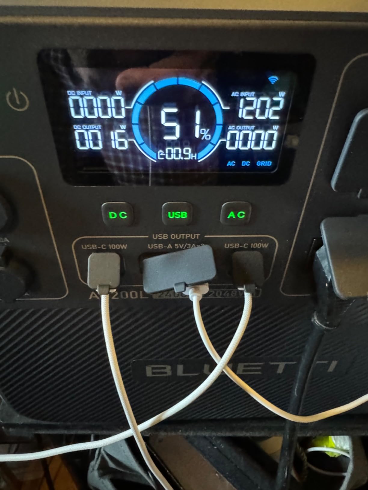 BLUETTI AC200L Portable Power Station, 2048Wh LiFePO4 Battery Backup, Expandable to 8192Wh w/ 4 2400W AC Outlets (3600W Power Lifting), 30A RV Output, Solar Generator for Camping, Home Use, Emergency customer photo 2