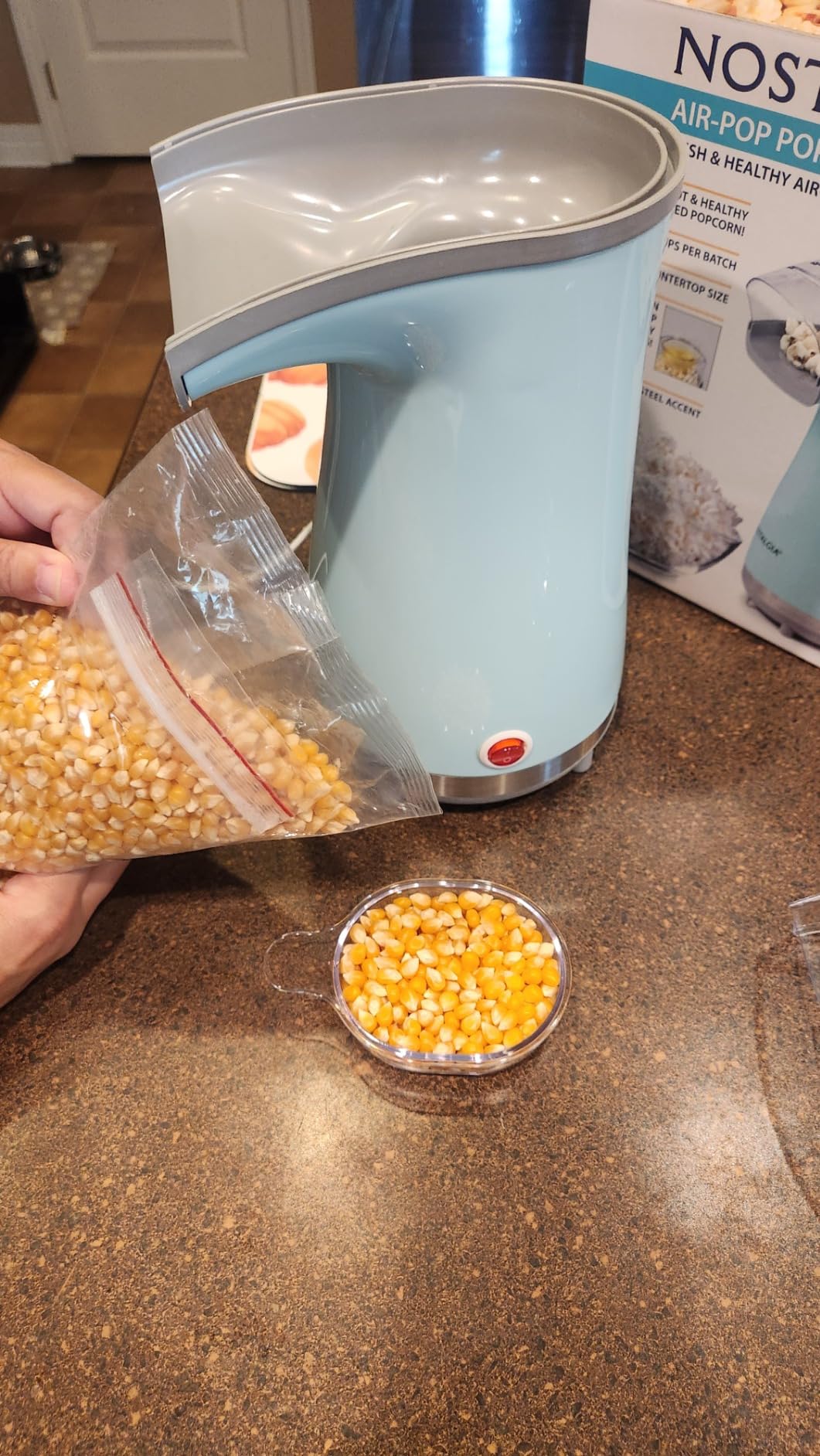 Nostalgia Air Popper Popcorn Maker - 16 Cups Oil-Free Pop Corn - Includes 4-oz Measuring Cup - Perfect for Family Movie Nights - White customer photo 2