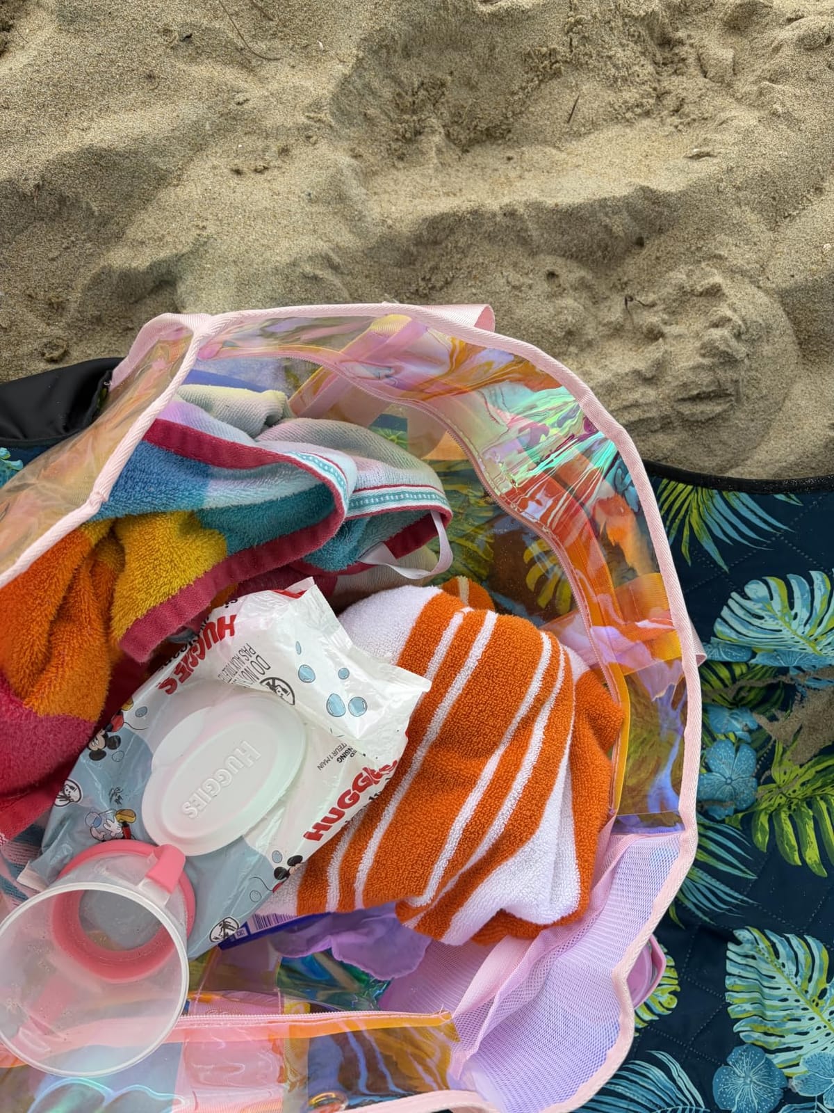 Fammart Iridescent Clear Beach Bags Waterproof Sandproof for Women, Large Jelly Tote Zipper Pool Bag Cruise Essentials 2026 customer photo 2