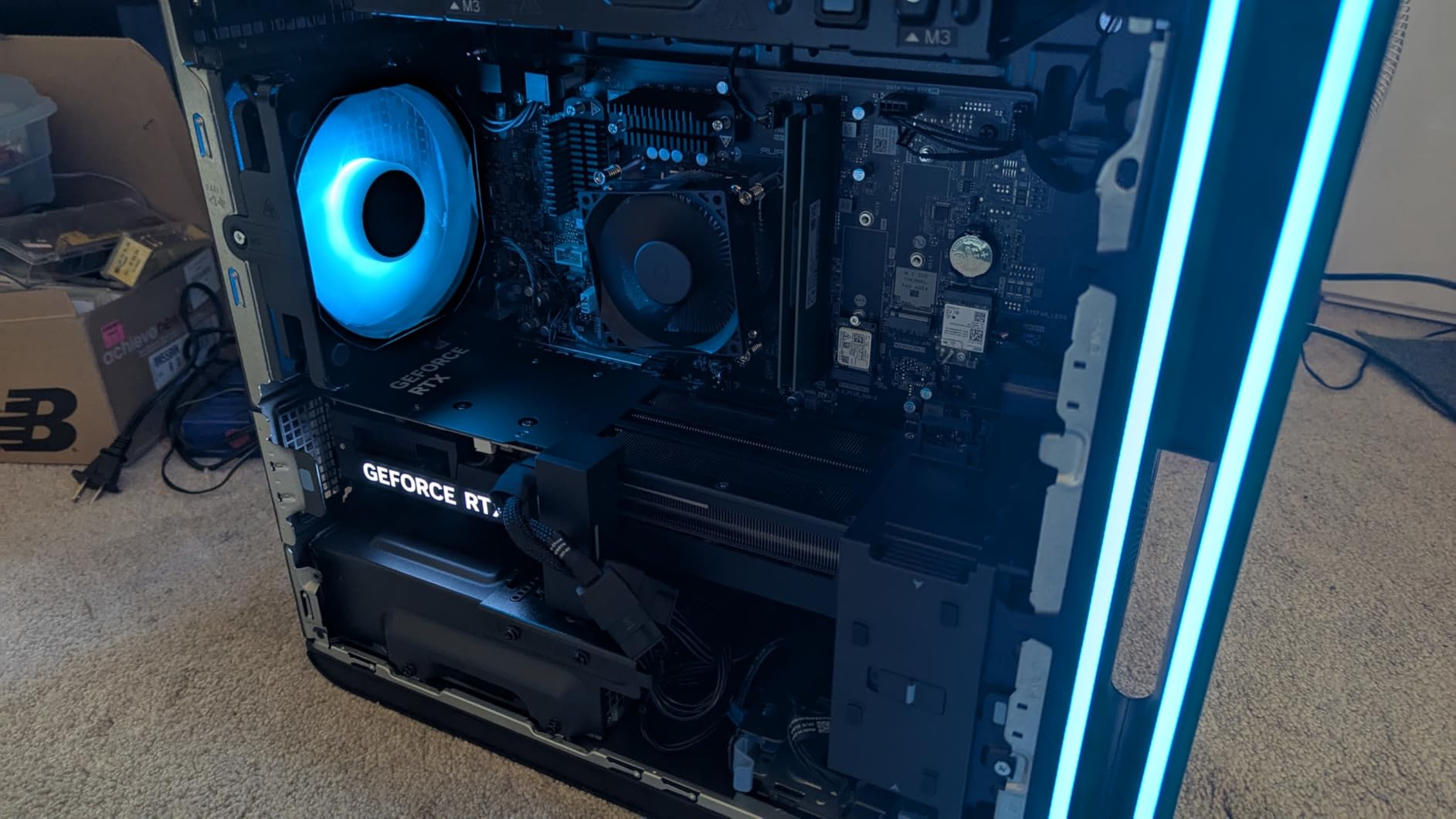 Alienware Aurora Gaming Desktop, RTX 5070, Intel Core Ultra 7 265F customer photo 2
