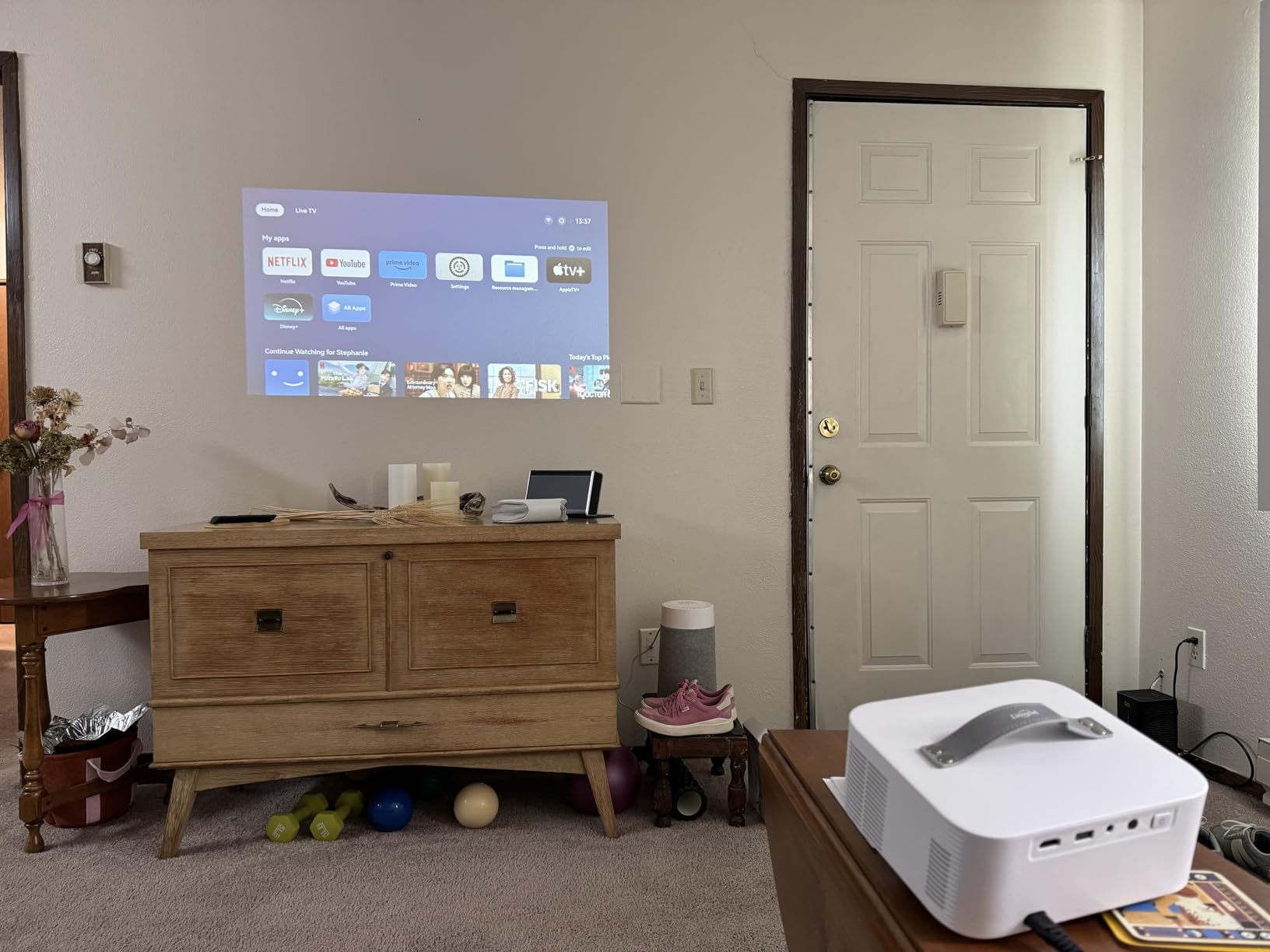 Lisowod Outdoor Projector 50W Dolby Audio, 4K Support, WiFi and Bluetooth, AI Auto Focus customer photo 1