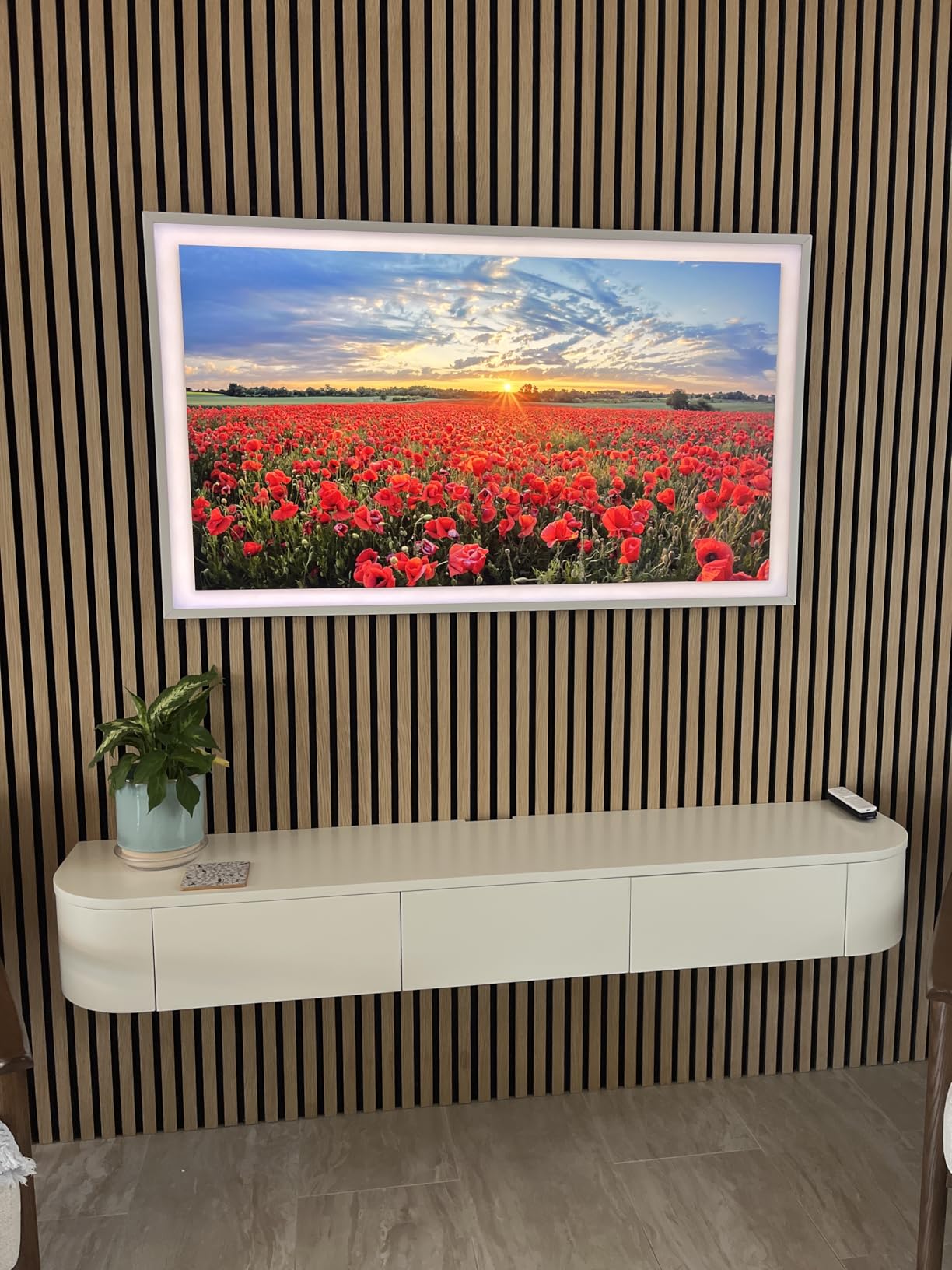 Samsung 55-Inch Class The Frame LS03F 4K QLED Smart TV (2025 Model) Slim Fit Wall Mount, Modern Frame Design, NQ4 AI Gen2 Processor, Art Mode, Artful Picture Quality, Samsung Vision AI, Alexa Built-in customer photo 2