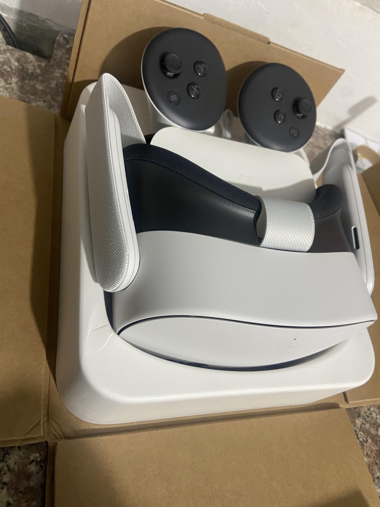 Meta Quest 3S 128GB | VR Without Wires - Gorilla Tag Cardboard Monkenaut Bundle - Amazon Exclusive customer photo 2