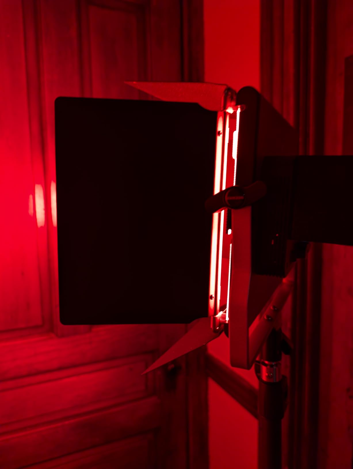NEEWER Upgraded RGB LED Studio Video Light with Tripod Stand, App Control 50W 7000Lx CRI97+ 3200-5600K Dimmable Panel Key Lighting Kit for Game Streaming YouTube Recording Photography, RGB660 PRO II customer photo 2