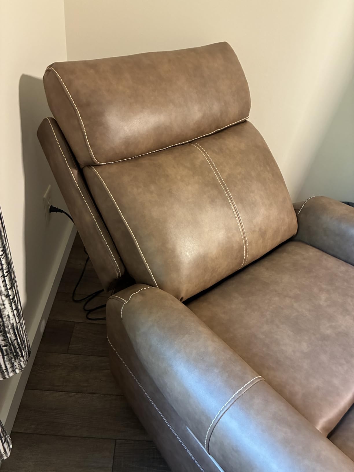 KISLOT Wall Hugger Recliner Chair, Faux Leather Power Reclining, Brown, 1PC | USB Charging Ports, Electric RV Recliner, Home Theater Seating, Living Room, Bedroom customer photo 2