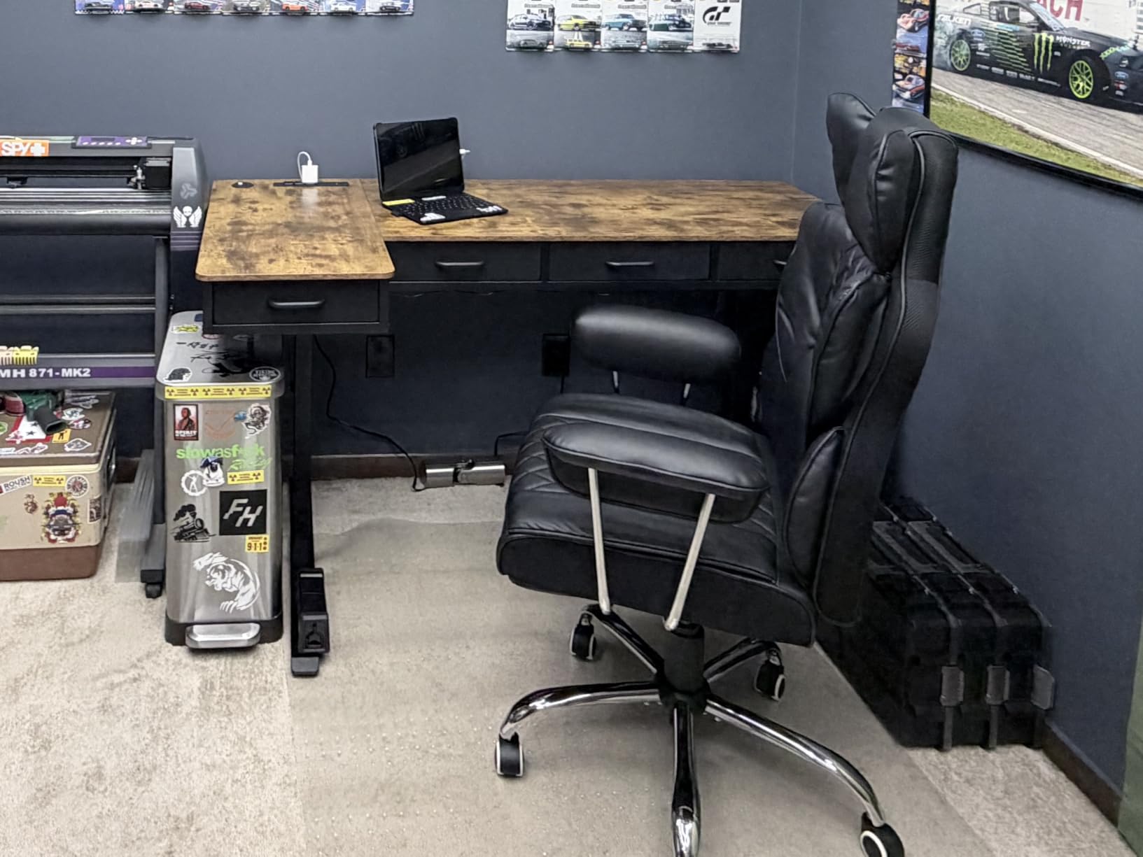 COMHOMA Big and Tall Office Chair, High Back Leather Gaming Chair with Footrest, Executive Ergonomic Office Chair with Pocket Spring Lumbar Support and with Outward Fixed Soft Armrests customer photo 2