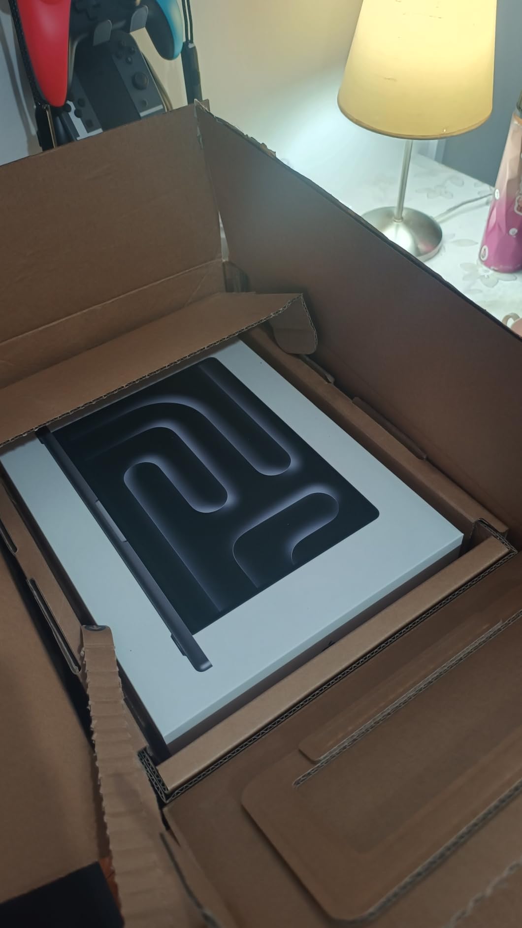 2025 MacBook Pro Laptop with Apple M5 chip with 10-core CPU and 10-core GPU: Built for AI, 14.2-inch Liquid Retina XDR Display, 24GB Unified Memory, 1TB SSD Storage; Space Black customer photo 1