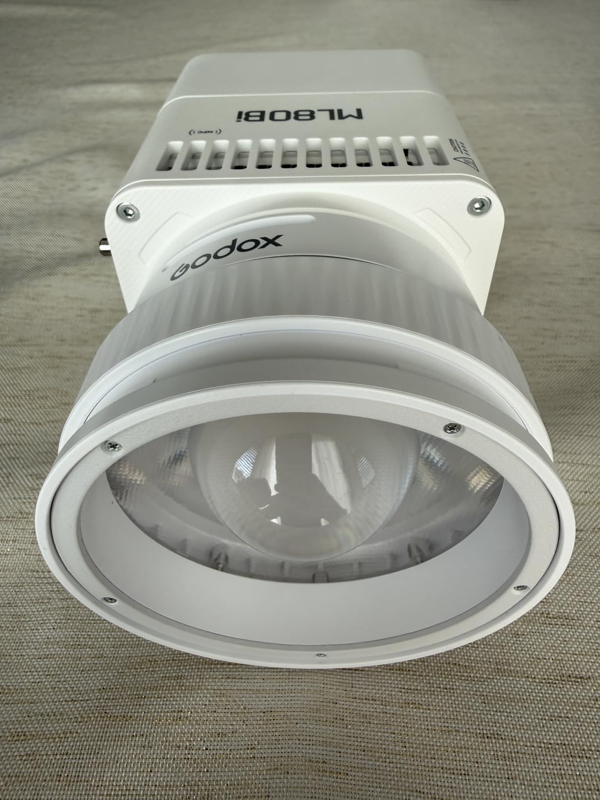 Godox ML80Bi Bi-Color LED Video Light with 6600mAh Battery - 29600Lux@1m, 2800K-6500K, CRI/TLCI 96+, 11 FX Effects, NFC & APP Control for Videography, Vlogging & Filmmaking for Outdoor customer photo 2