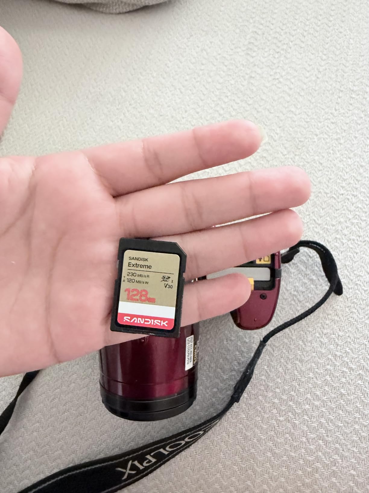 SanDisk 128GB Extreme SD UHS-I Card - Up to 230MB/s Read Speed and 120MB/s Write Speed, 4K UHD Video, U3, V30 - SDSDXV9-128G-GUCIN customer photo 1