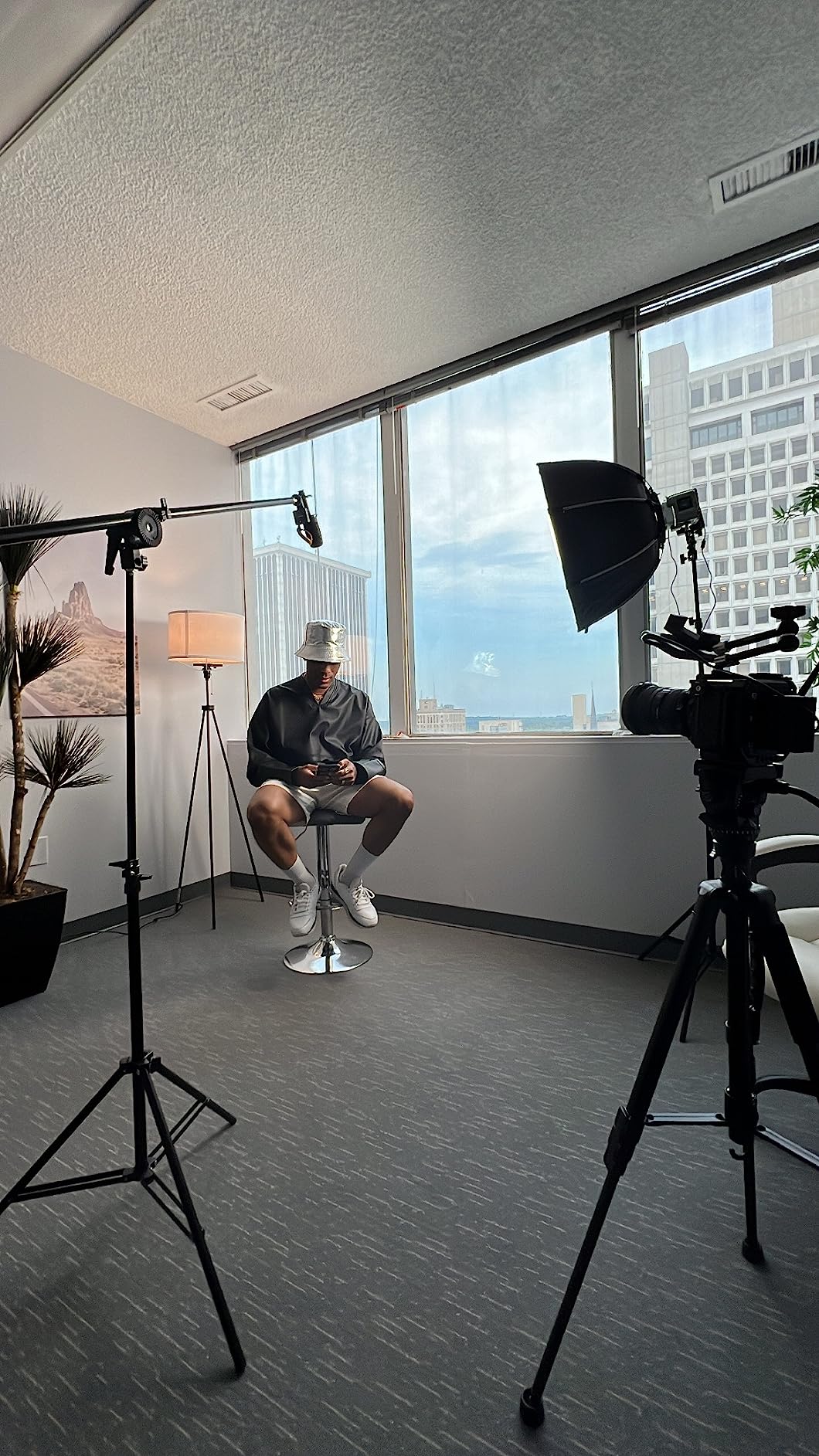 Aputure Amaran Halo 60x 63W COB Led Video Light Bicolor 2700k-6500k, 3270 lux @ 1m, Ultra-Compact Travel Light, USB-C PD Power, App/NFC Control, Bowens Mount customer photo 1