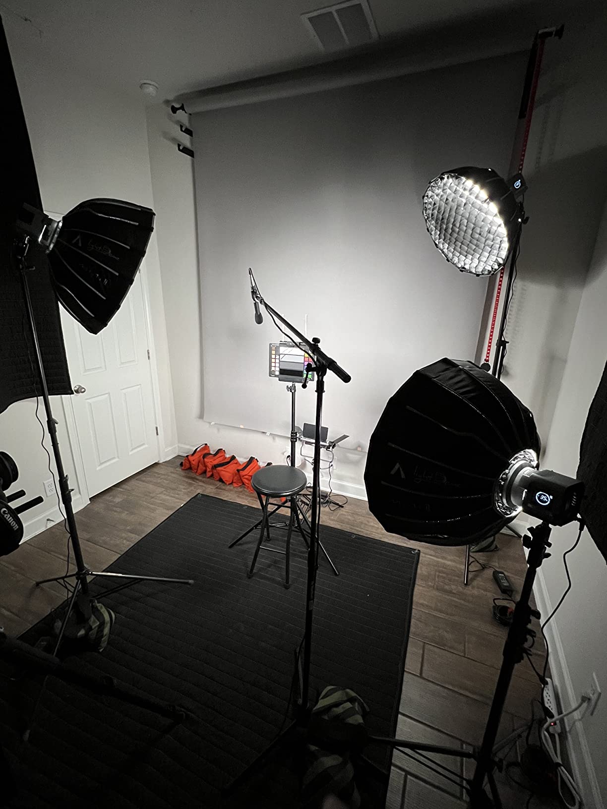 Aputure Amaran Halo 60x 63W COB Led Video Light Bicolor 2700k-6500k, 3270 lux @ 1m, Ultra-Compact Travel Light, USB-C PD Power, App/NFC Control, Bowens Mount customer photo 2