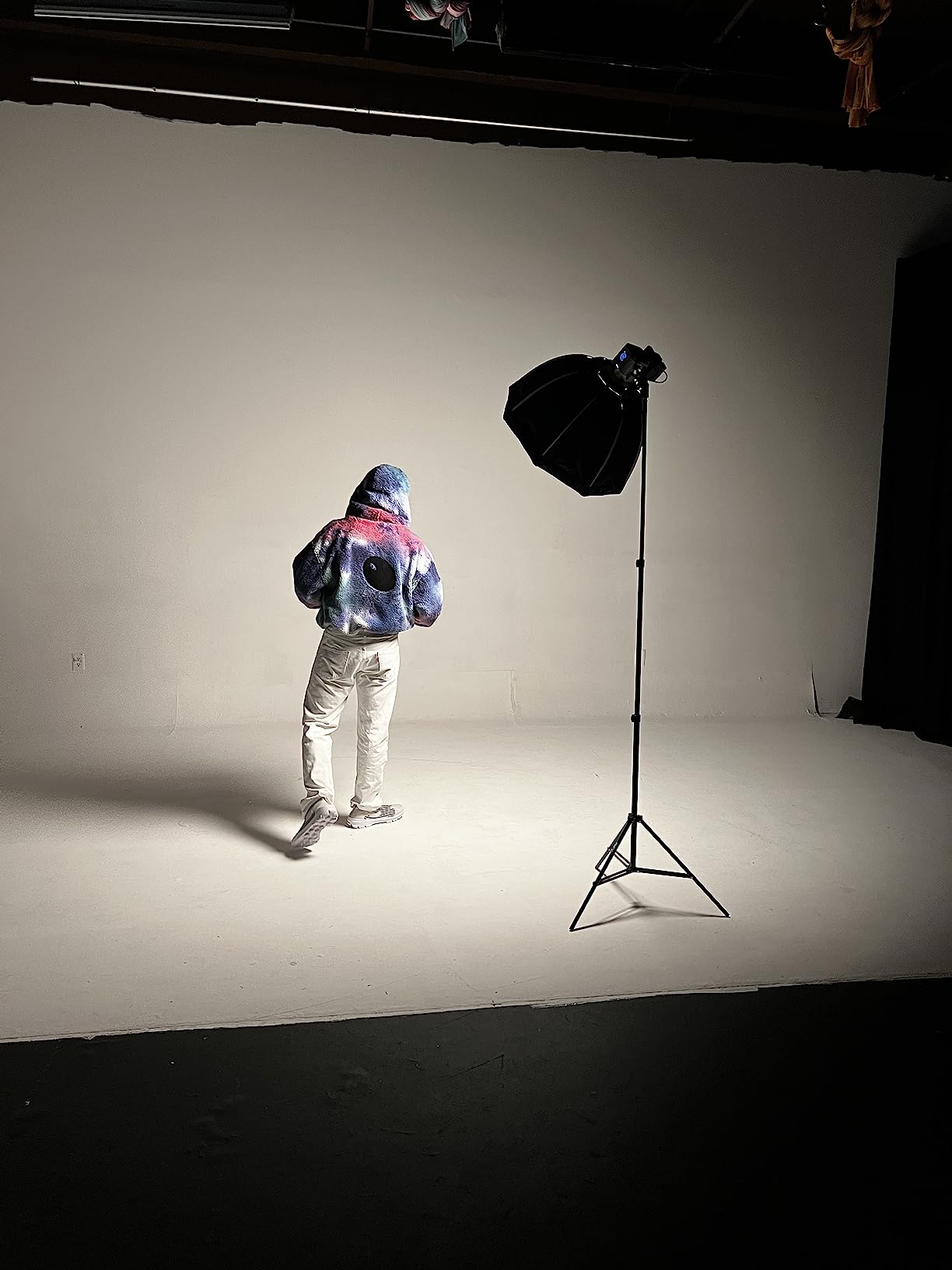 Aputure Amaran Halo 100x 100W COB Led Video Light Bicolor 2700K-6500K, 4890 lux @ 1m, Ultra-Compact Travel Light, USB-C PD Power, App/NFC Control, Bowens Mount customer photo 1