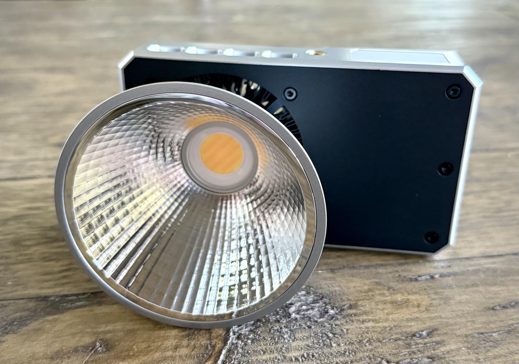 NEEWER FS60B 60W Compact Pocket Bi Color LED Light with APP/Panel Control, COB Continuous Output Lighting, 2700K-6500K, CRI96+, Portable for Professional Studio Photography customer photo 1