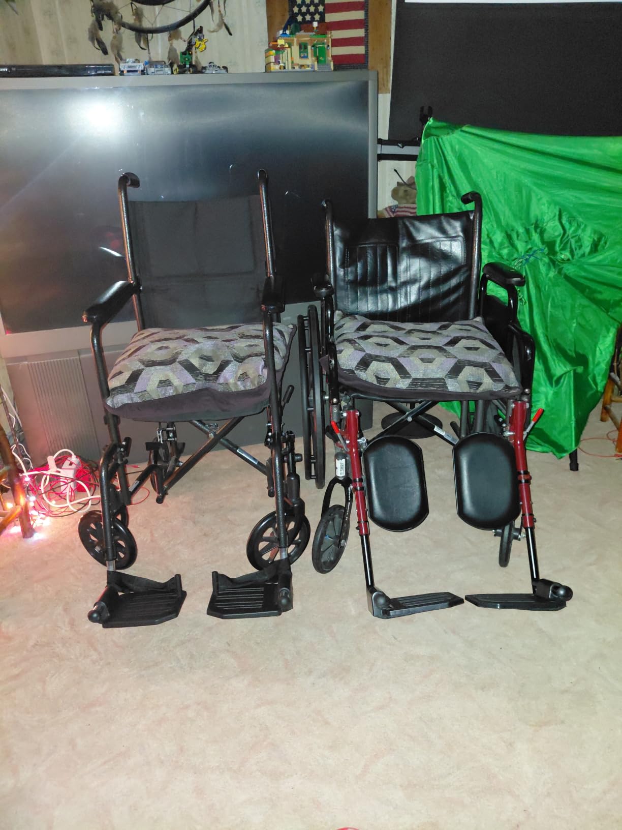 Drive Medical Folding Transport Wheelchair, Swing-Away Footrest, Silver customer photo 1
