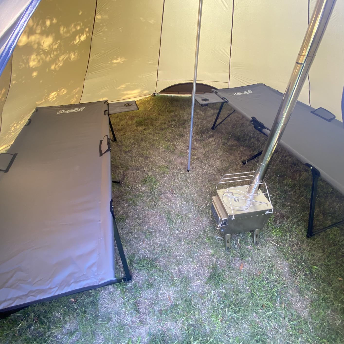 Coleman Pack-Away Big ‘n Tall Camping Cot with Removable Side Table, Extra Wide Cot Fits Adults up to 6ft 6in or 300lbs, Carry Bag Included customer photo 1