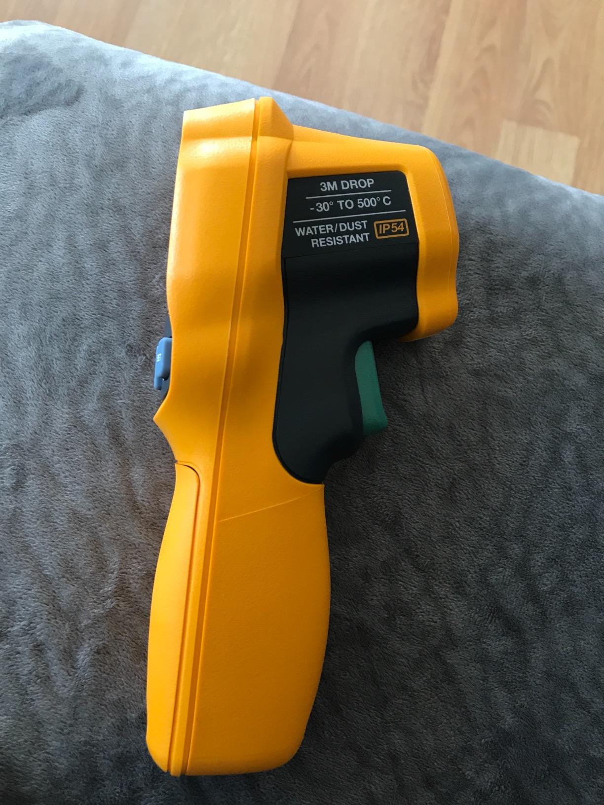 Fluke 62 Max Industrial Infrared Thermometer, -22 to +932 Degree F Range, Single Laser Targeting, 10:1 Distance to Spot Ratio, IP54 Rating, Includes 3 Year Warranty, (Not for Human Temp) customer photo 2