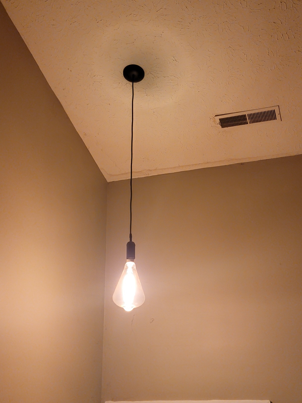 Globe Electric 64906 1-Light Pendant, Matte Black, Black Woven Fabric Cord, E26 Base Socket, Kitchen Island, Café, Decorative, Ceiling Hanging Light Fixture, Modern, Vintage, Bulb Not Included customer photo 1
