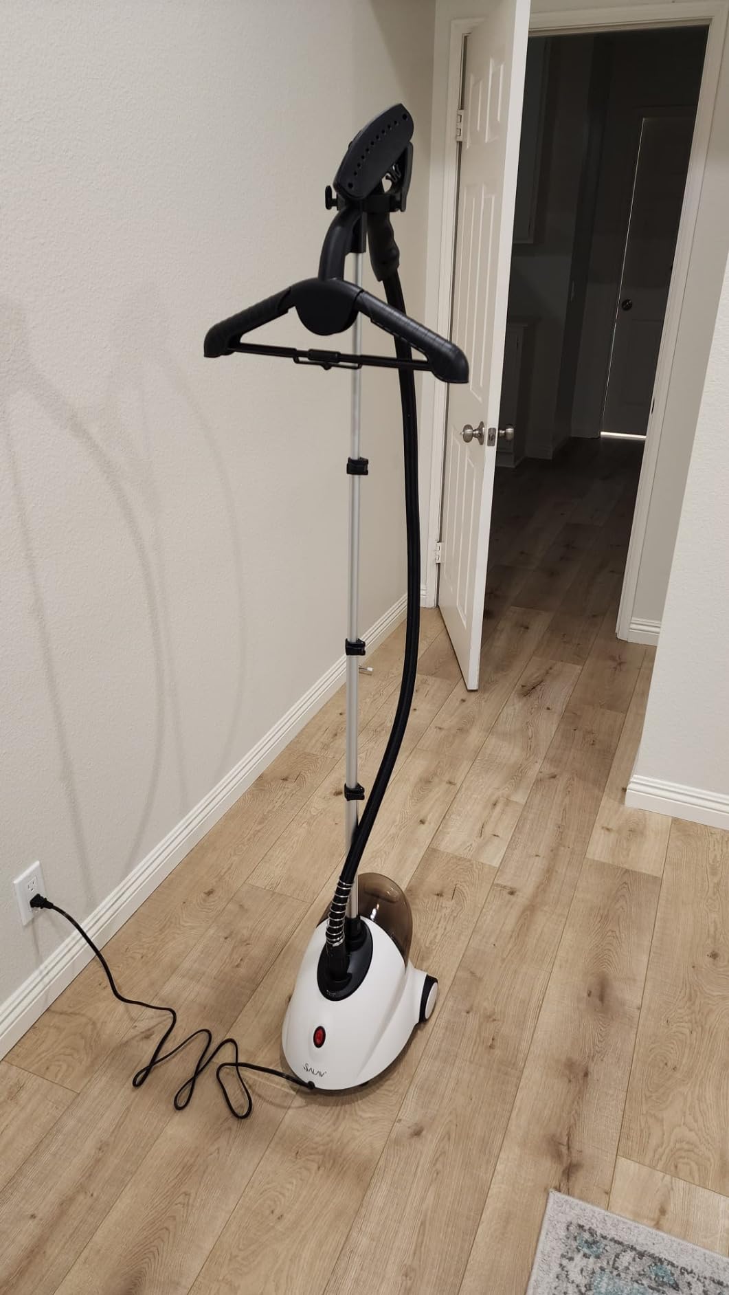 SALAV GS18 Full-Size Clothes Steamer - 1500W Power, 1.8L Water Tank, 60-Min Garment Steam, Iron Clothing, Adjustable Pole & Wheels for Easy Storage, Professional Standing Steamer for Clothes, White customer photo 1