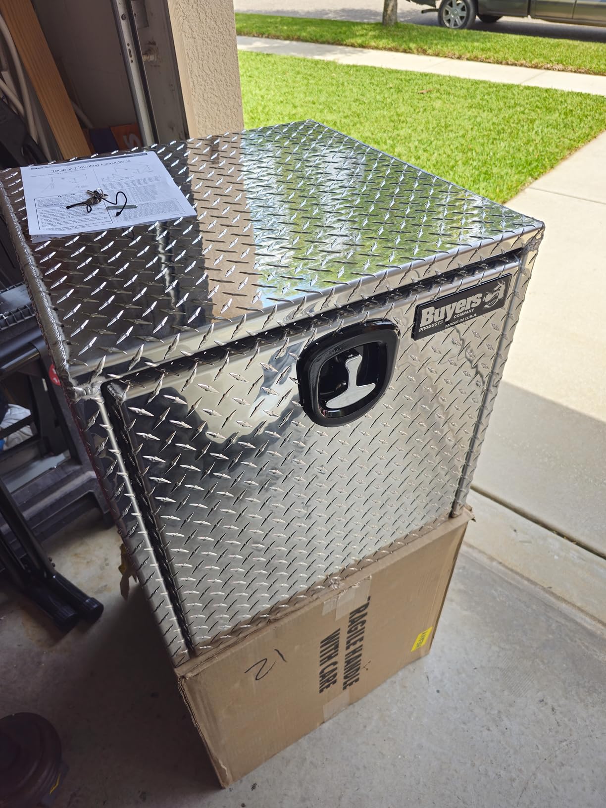 Buyers Products 1705145 Diamond Tread Aluminum Underbody Truck Tool Box, 24 x 24 x 60, Made in USA, .100 in. Thick, Corrosion-Resistant, Locking Compression Latch - Secure Storage for Work Trucks customer photo 1